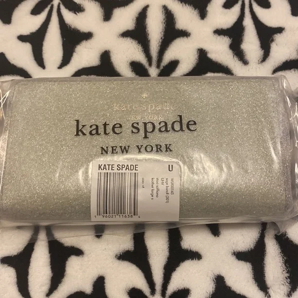 Staci Large Slim Bifold Wallet - Picture 4 of 4